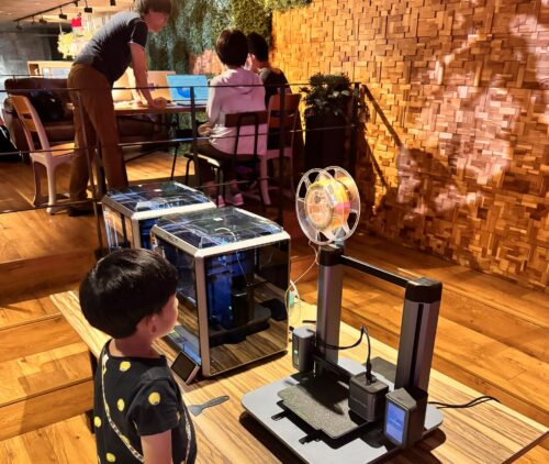  - lanitech のデジタルキッズクラブ「未来のものづくり体験イベント えひめDXキッズフェスタ」ドローン＆3Dプリンター運営レポート - lanitech合同会社 - 「テクノロジーで、持続可能な明るい未来社会をつくる」を掲げるlanitech合同会社（代表取締役CEO：西脇靖